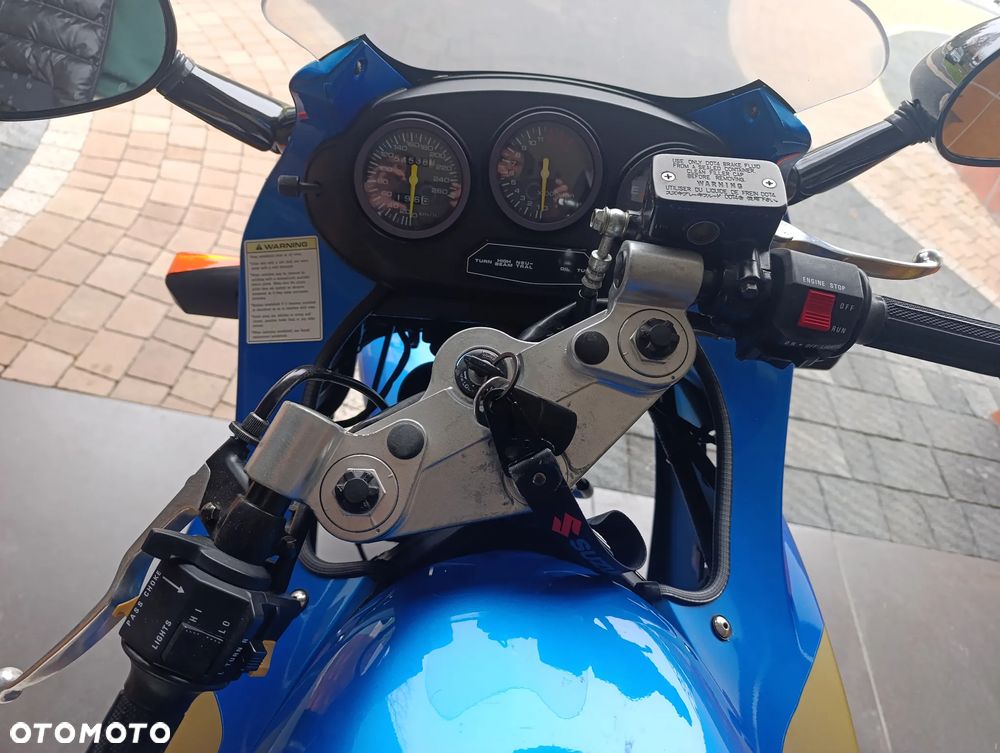 Suzuki GSX - 11