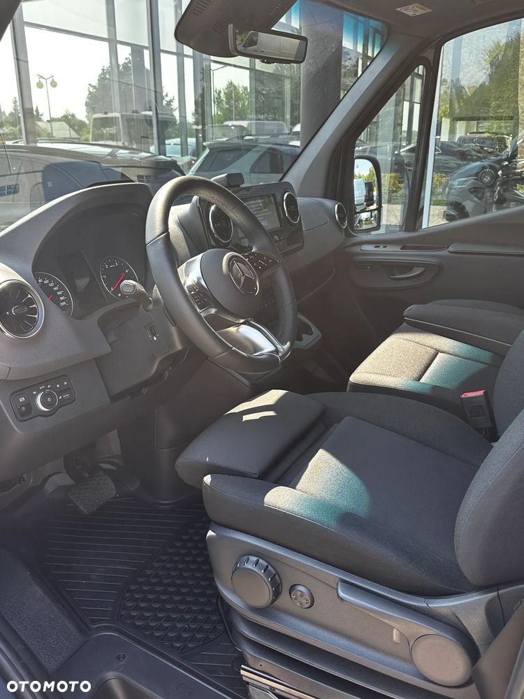 Mercedes-Benz Sprinter - 14