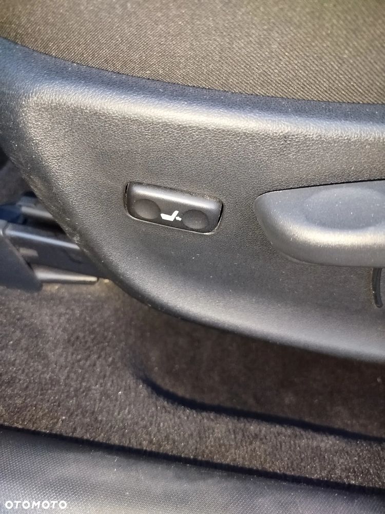 Toyota Avensis 1.8 Comfort - 17