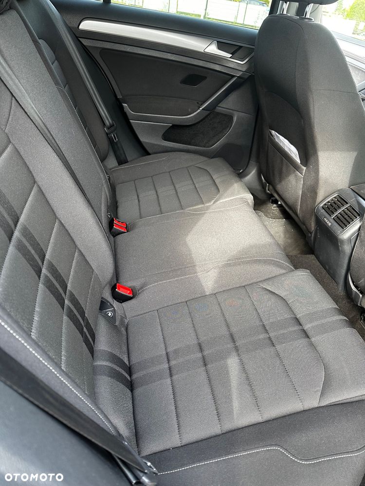 Volkswagen Golf - 10