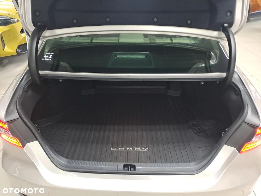 Toyota Camry 2.5 Hybrid Executive CVT - 29