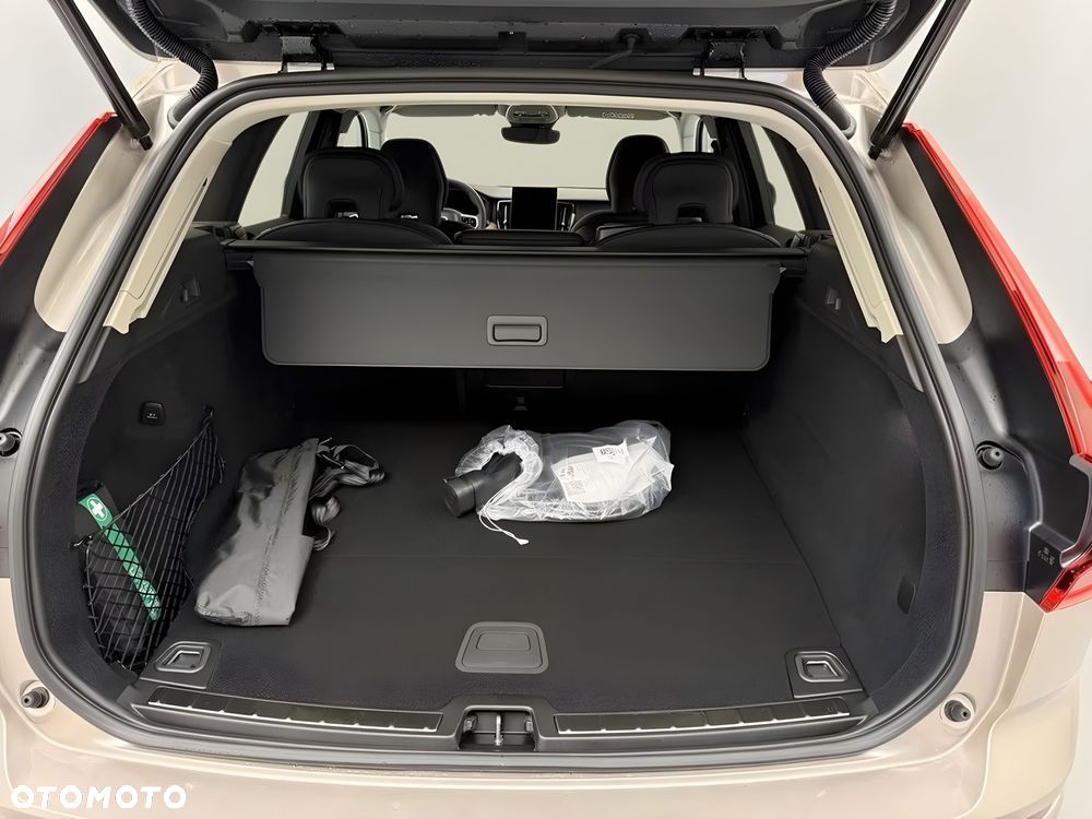Volvo XC 60 T6 Plug-In Hybrid AWD Plus Bright - 9