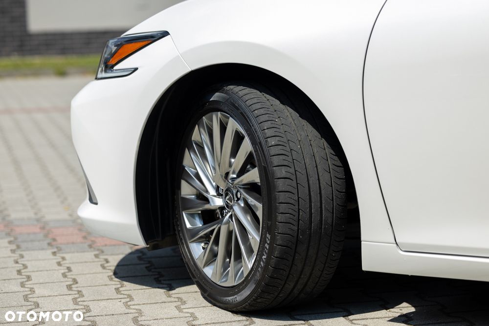 Lexus ES 300h Prestige - 17