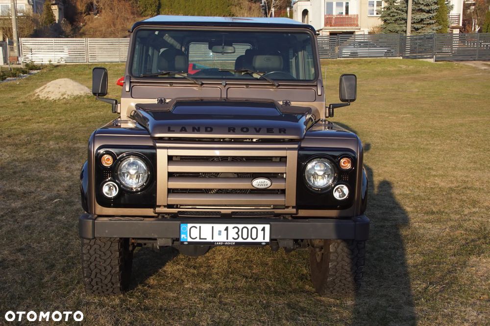 Land Rover Defender - 1