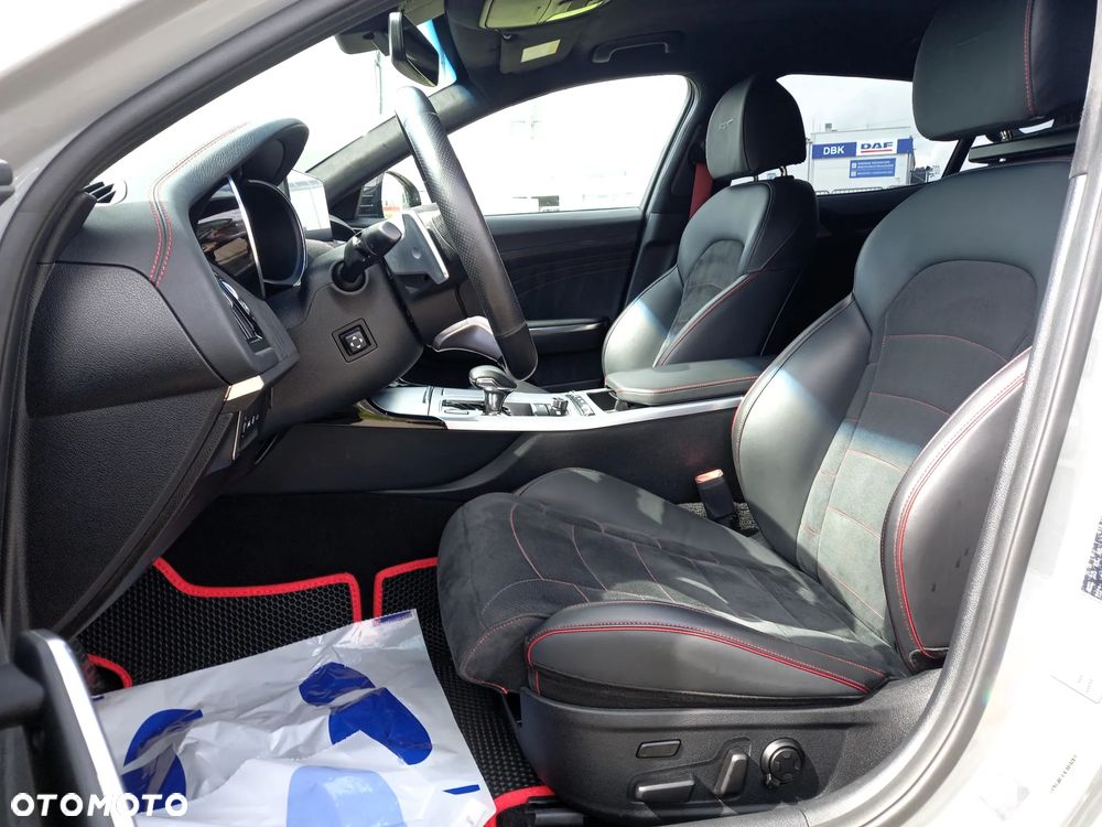 Kia Stinger - 12