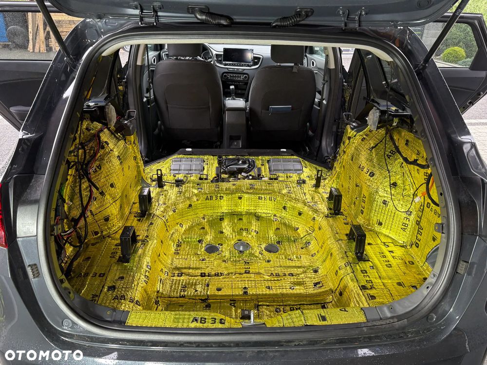 Kia Ceed - 11