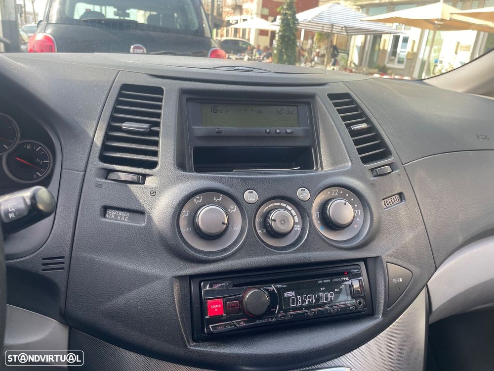 Mitsubishi Grandis 2.0 DI-D Intense P1 - 12