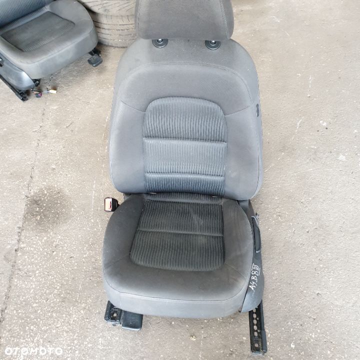AUDI A4 B8 FOTEL  PRAWY POSZYCIE 08R - 5