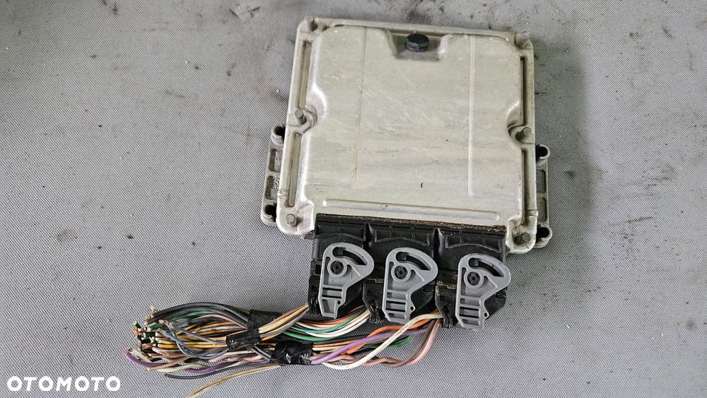 Sterownik komputer silnika Renault Trafic Vivaro 1,9 DCI 0281010632 - 1