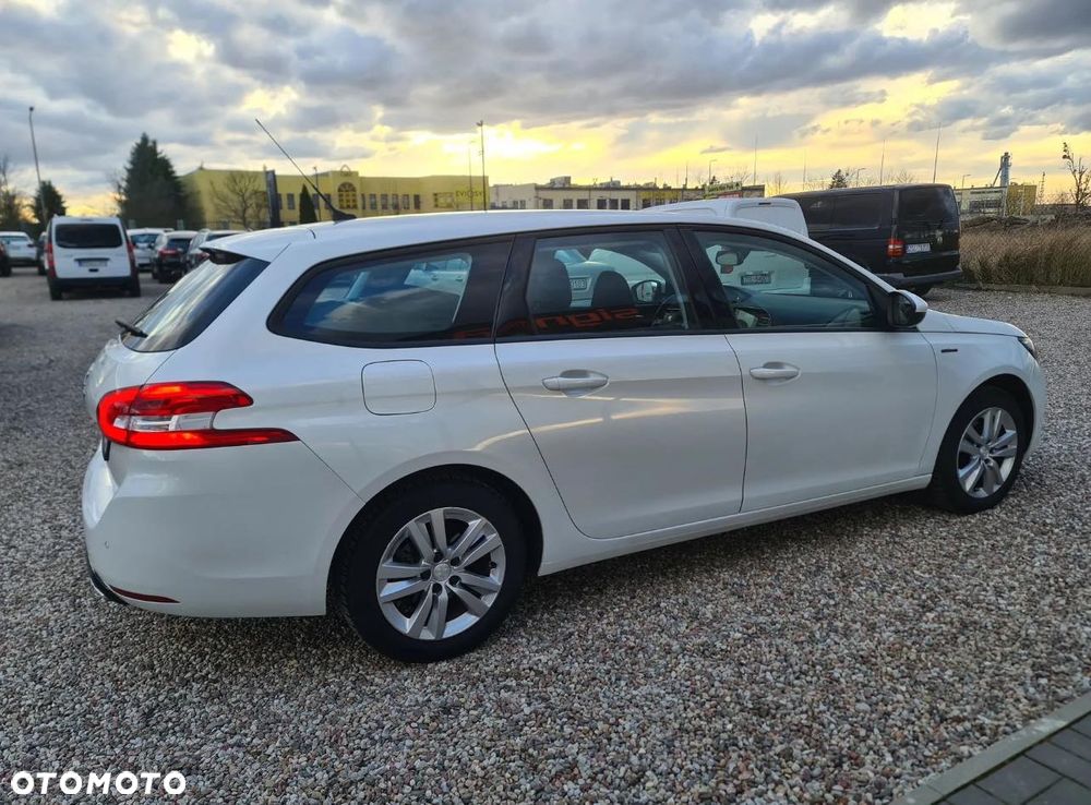 Peugeot 308 BlueHDi 130 EAT8 Allure Pack - 12