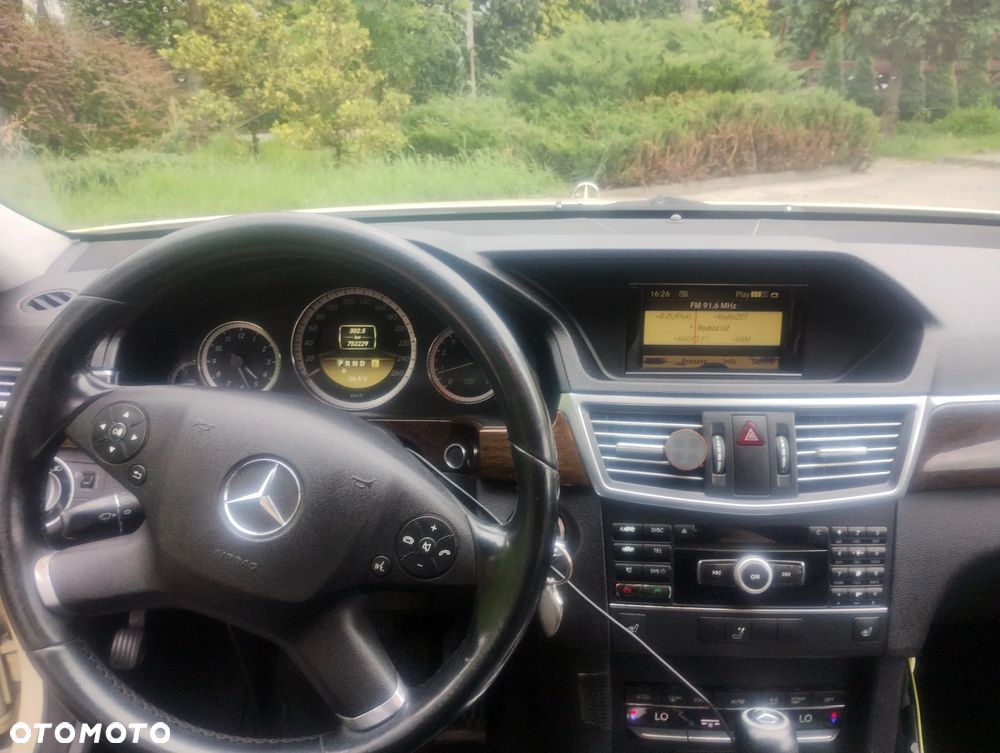 Mercedes-Benz Klasa E 200 NGT BlueEffICIENCY - 8