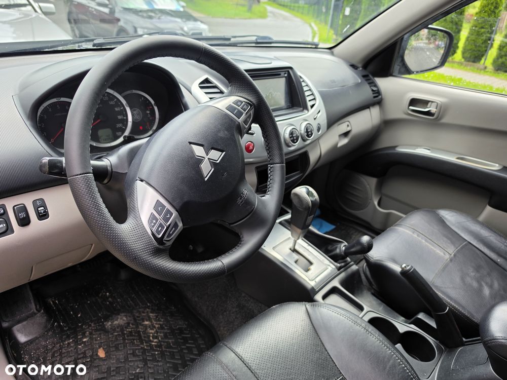 Mitsubishi L200 - 25