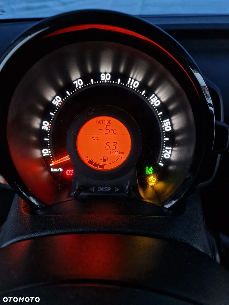 Toyota Aygo x-JBL - 11