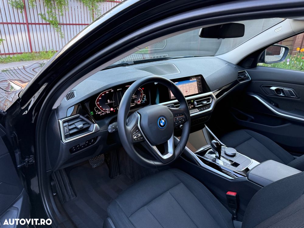 BMW Seria 3 330e xDrive Aut. Advantage - 16