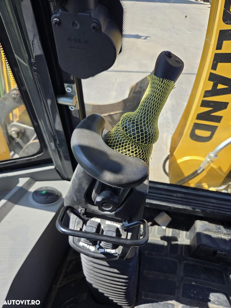 New Holland EX DEMO, 184h, B100D, FULL OPTION, 120CP, cutie automata POWERSHIFT, brat excavare extensibil cu inst picon pe el, MICHELIN, cupa multifunctionala 4x1, FURCI, Aer cond, Certificat CE, posibilitate leasing 4 ani-PROMOTIE 75.900 EUR+Tva - 39