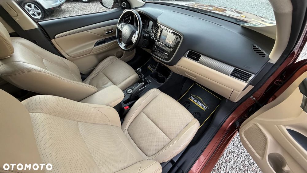 Mitsubishi Outlander 2.2 DI-D 4WD Instyle - 25