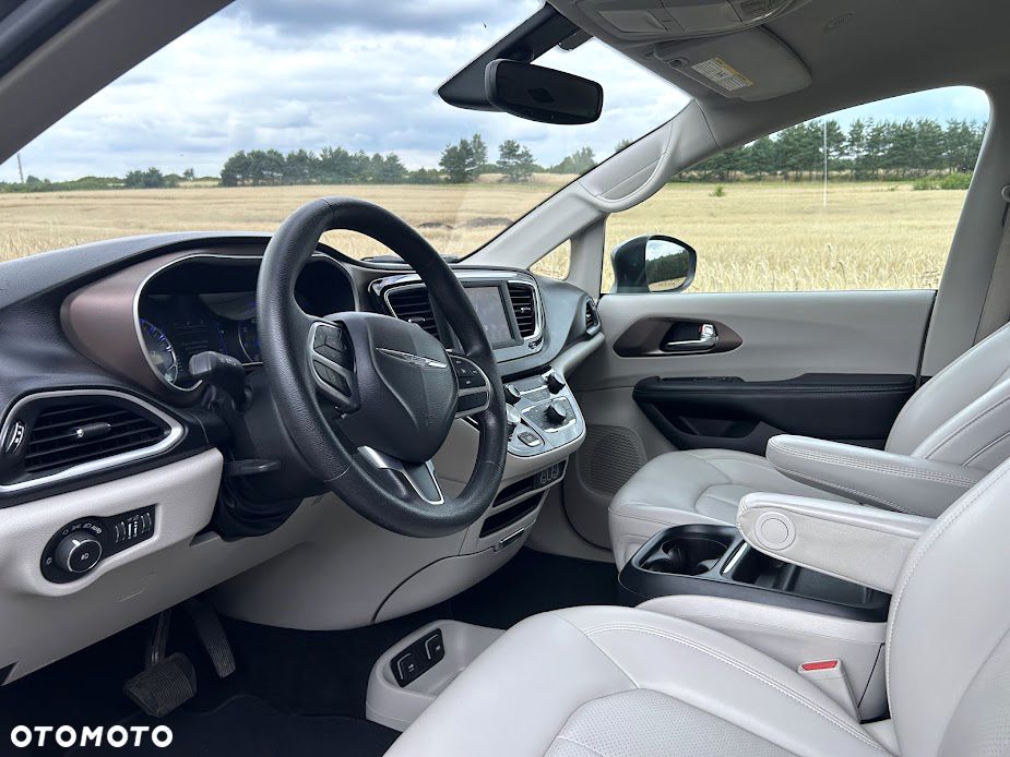Chrysler Pacifica - 7