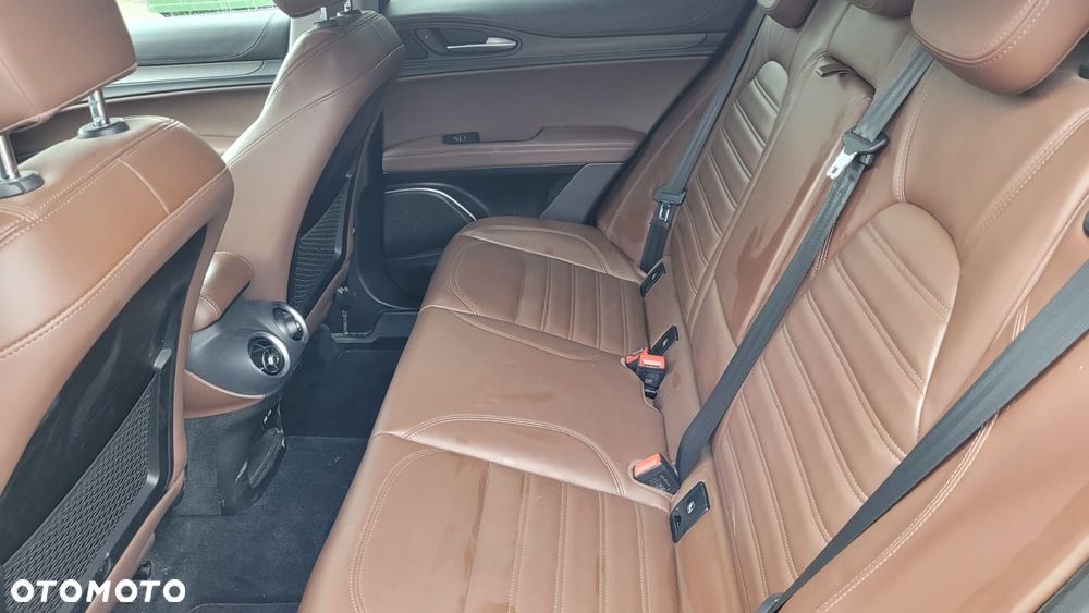 Alfa Romeo Stelvio 2.0 Turbo 16V AT8-Q4 Executive - 14