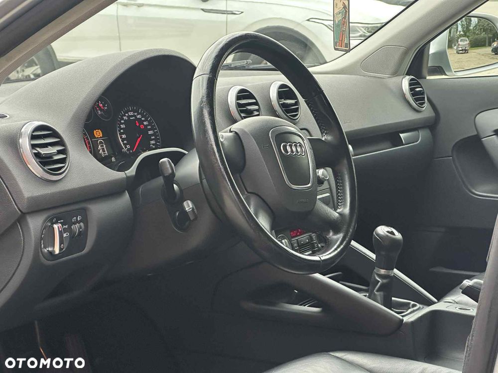 Audi A3 Sportback 1.6 TDI DPF Ambiente - 6