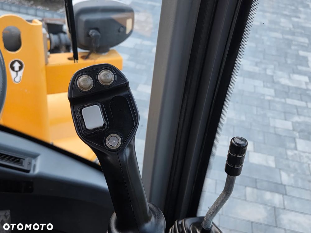 Volvo L30G - 14