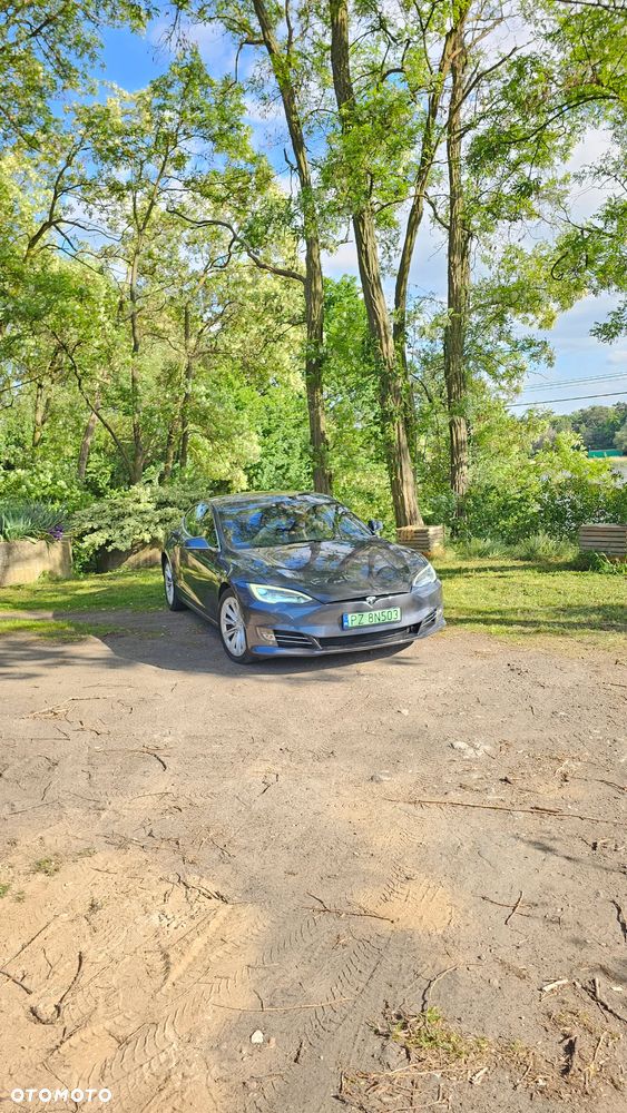Tesla Model S - 24
