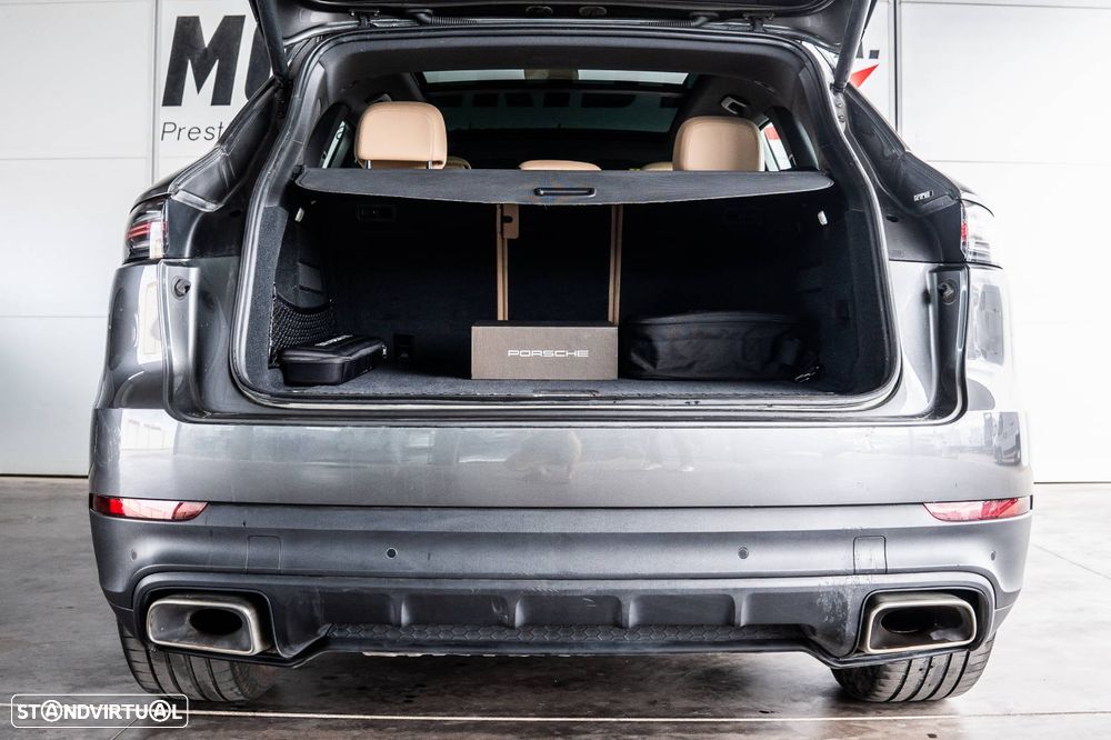 Porsche Cayenne - 12