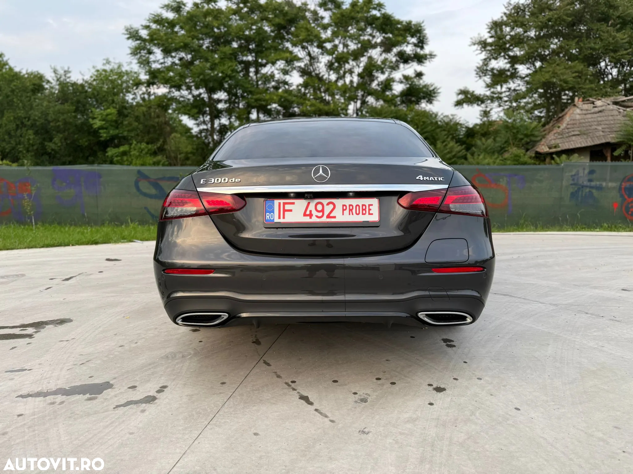 Mercedes-Benz E - 12