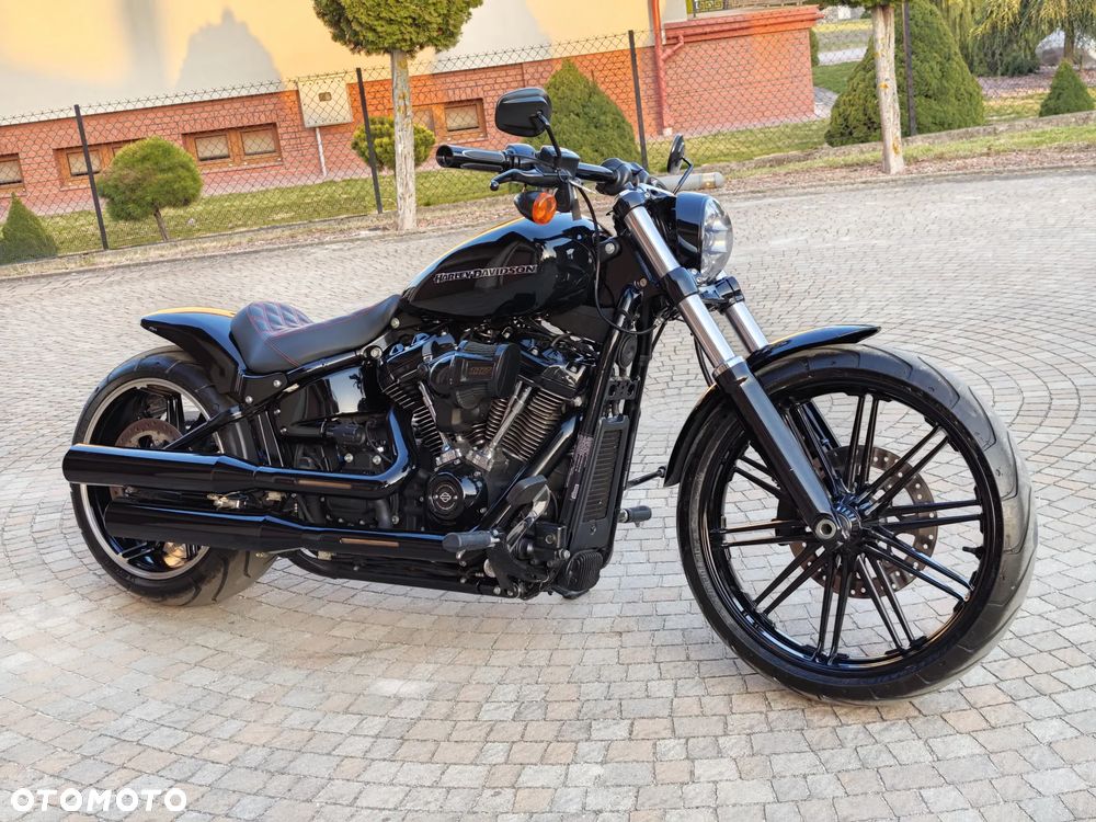 Harley-Davidson Softail Breakout - 15