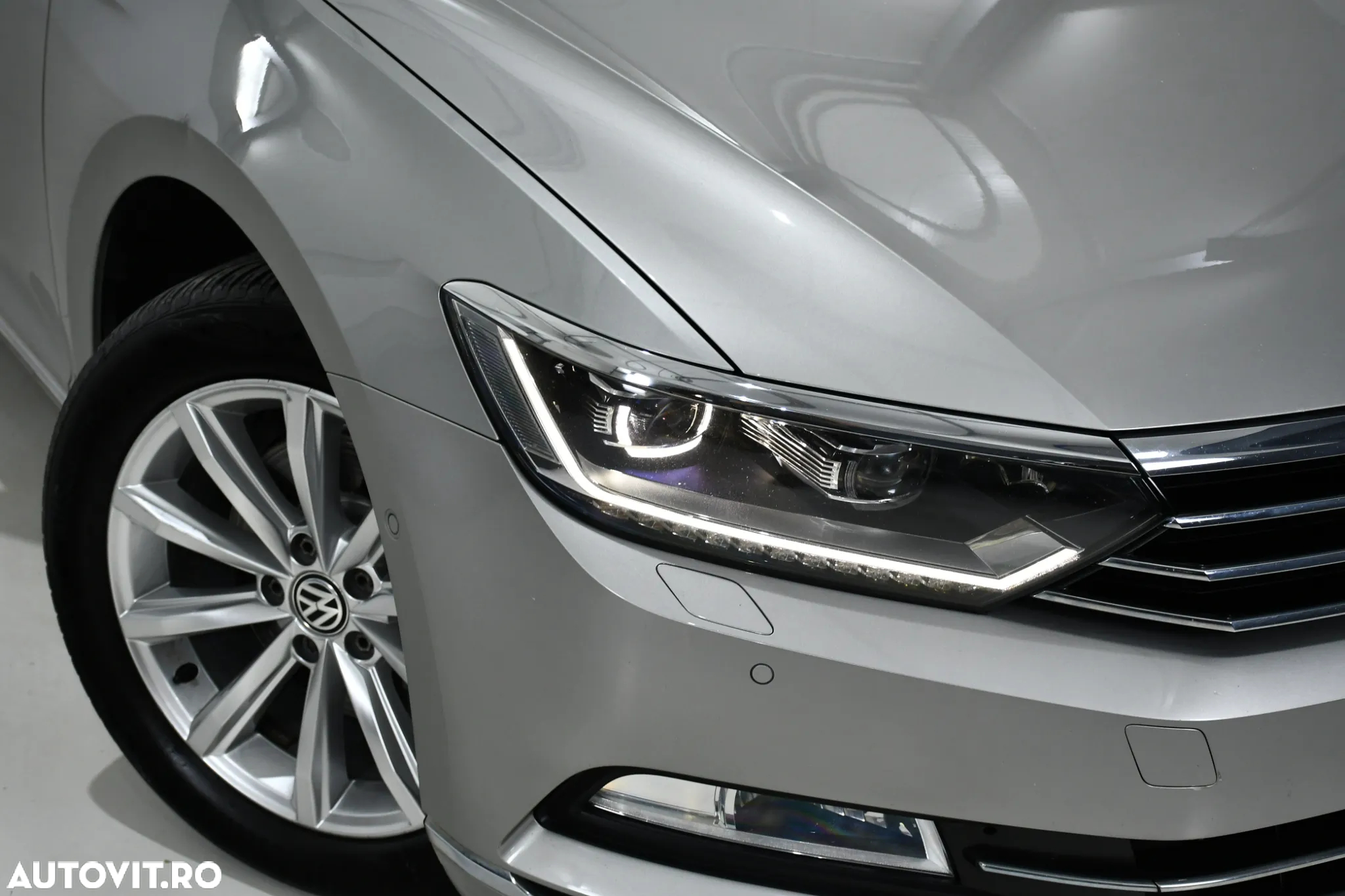 Volkswagen Passat 2.0 TDI DSG Highline - 35