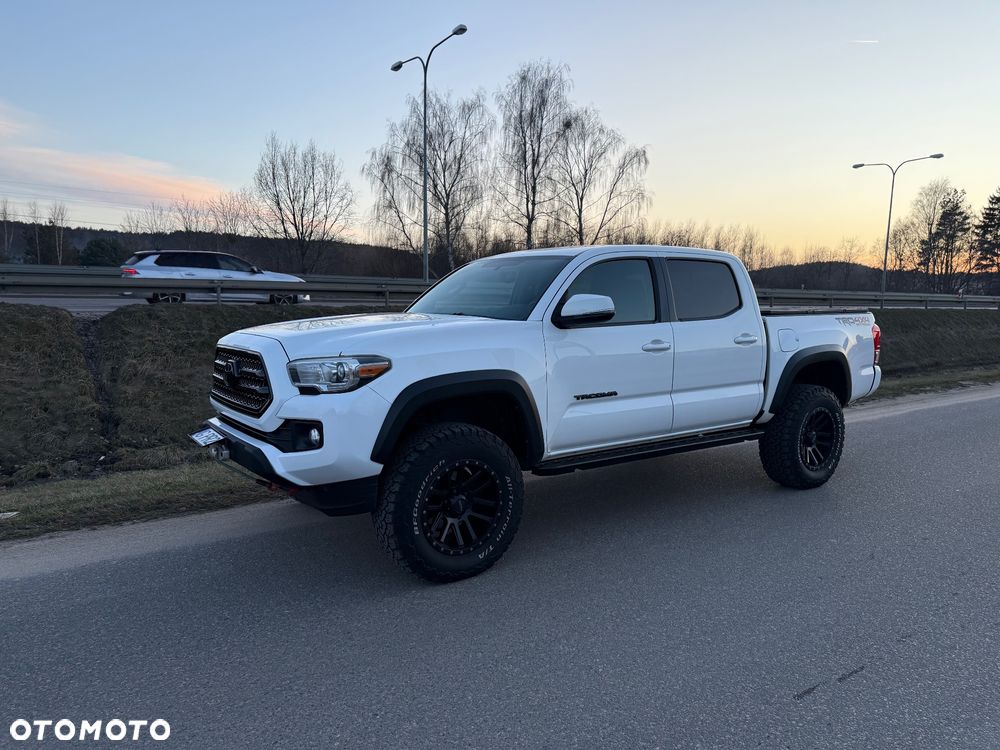 Toyota Tacoma - 2