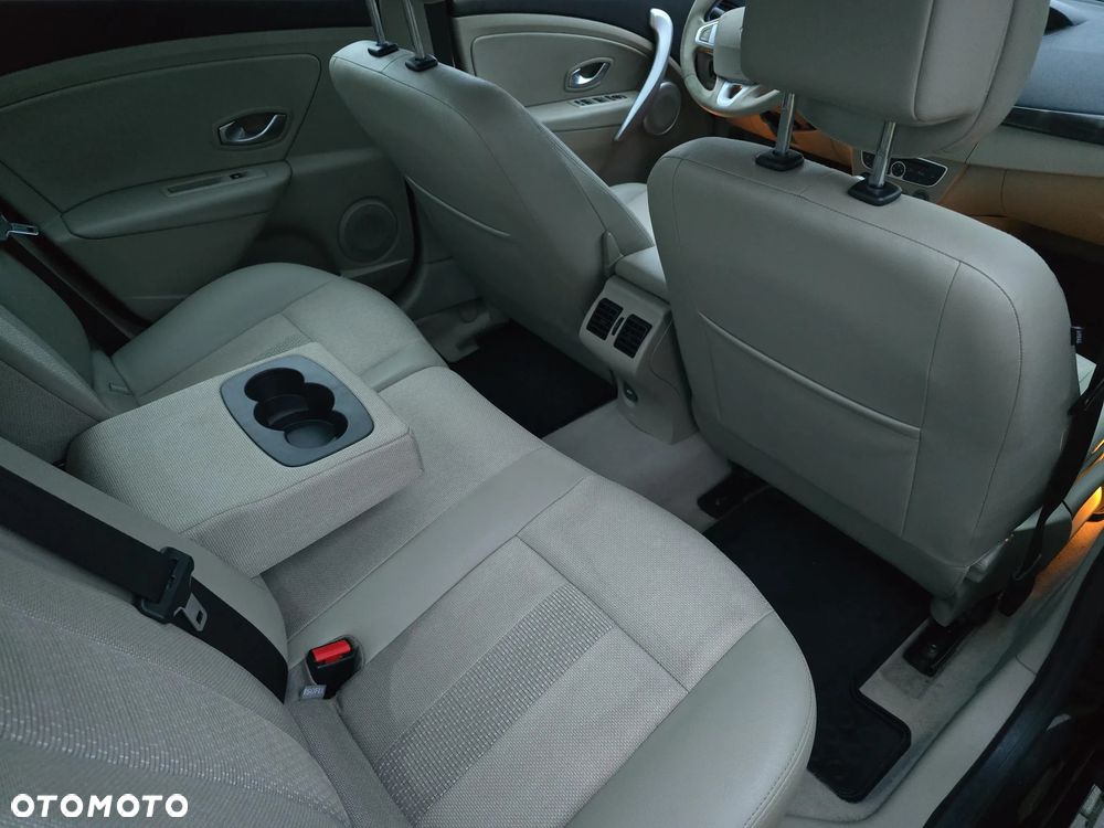 Renault Fluence 1.6 16V Expression Euro5 - 24