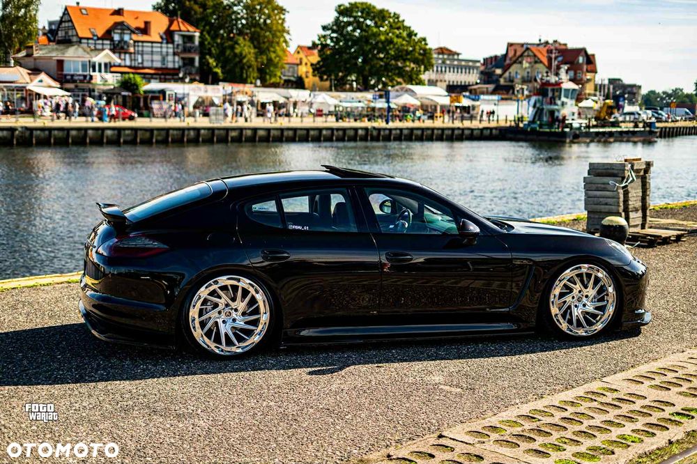Porsche Panamera 4S - 30