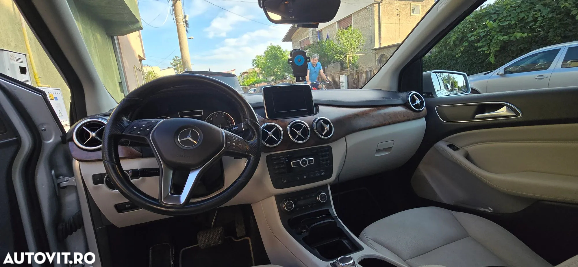 Mercedes-Benz B - 16