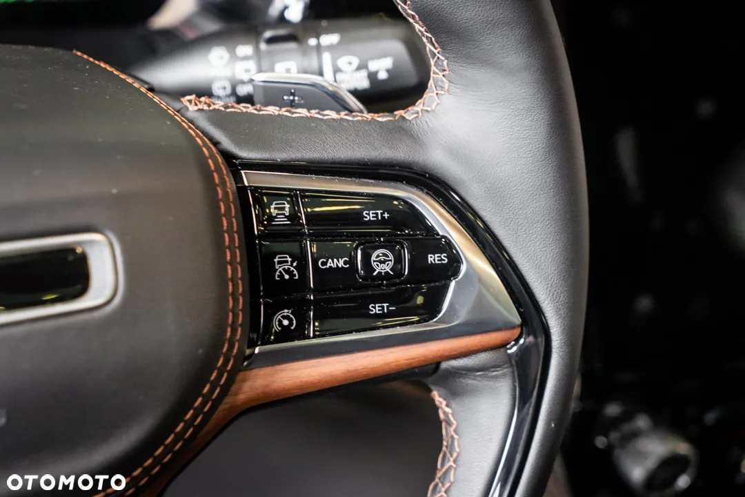 Jeep Grand Cherokee - 15