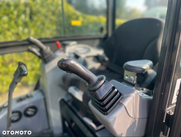 Bobcat Bobcat e19 , minikoparka ROK 2021 jest z 4 łyżkami - 12