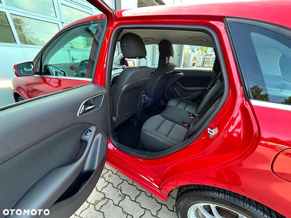 Mercedes-Benz Klasa B 180 Edition - 16