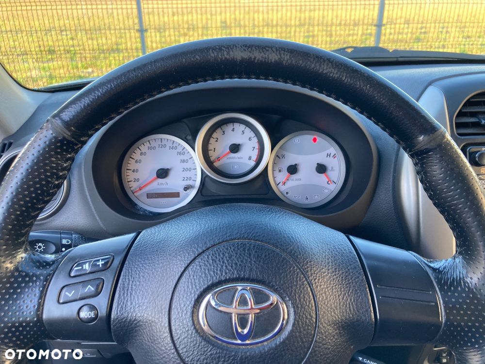 Toyota RAV4 2.0 VVT-i 4x4 - 10