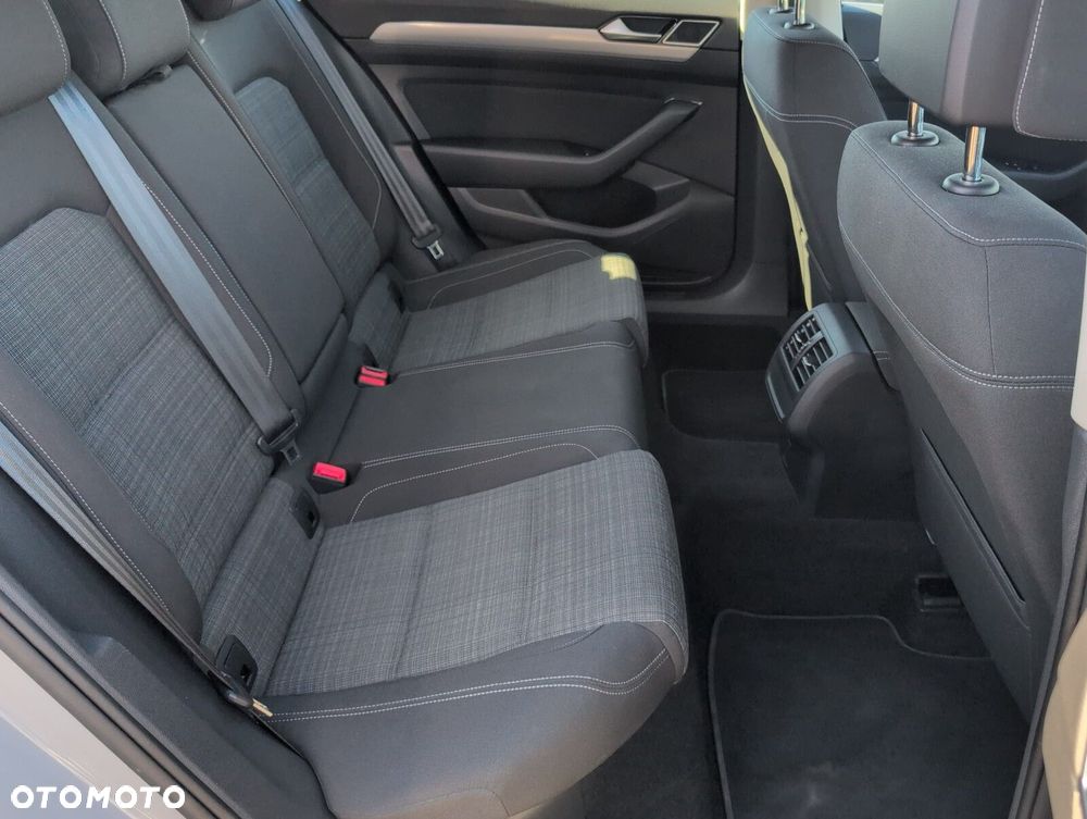 Volkswagen Passat Variant 1.5 TSI EVO Business DSG - 11