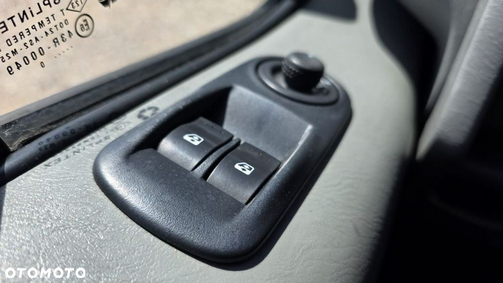 Renault Trafic - 16