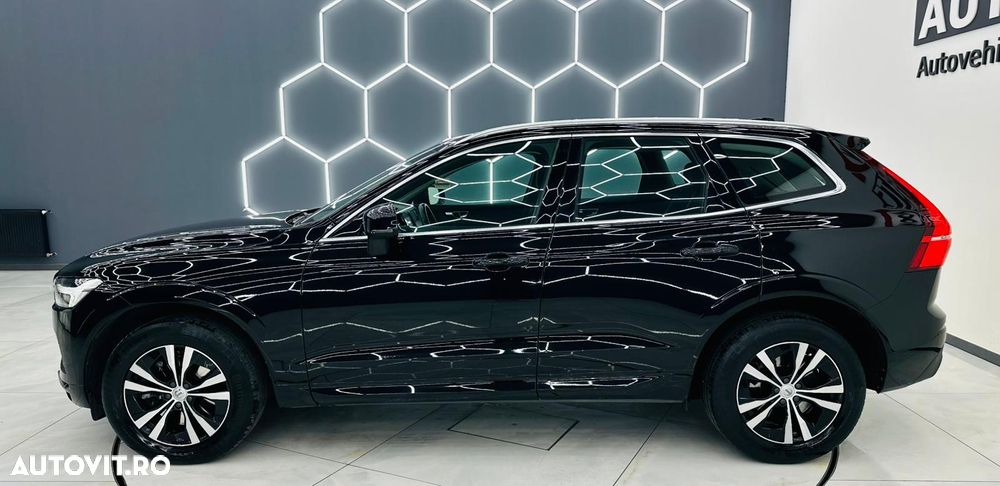 Volvo XC 60 B4 MHEV AT8 FWD Momentum Pro - 36