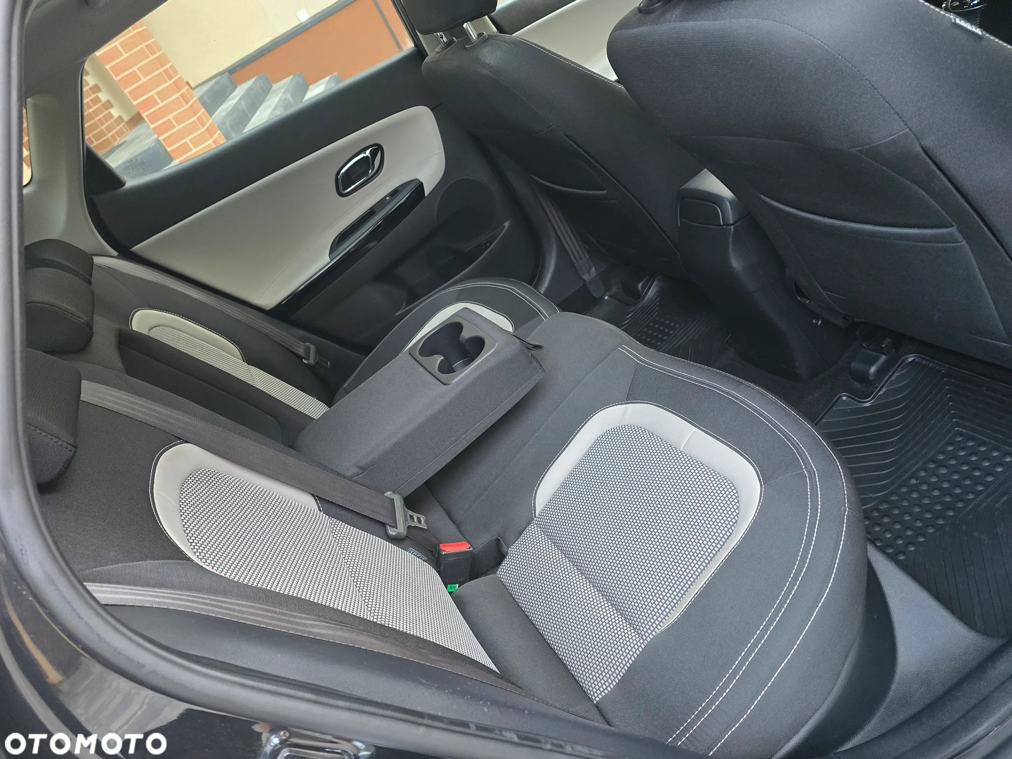 Kia Ceed 1.6 CRDi 128 Platinum Edition - 35