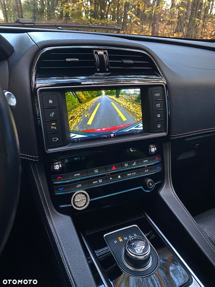 Jaguar F-Pace - 29