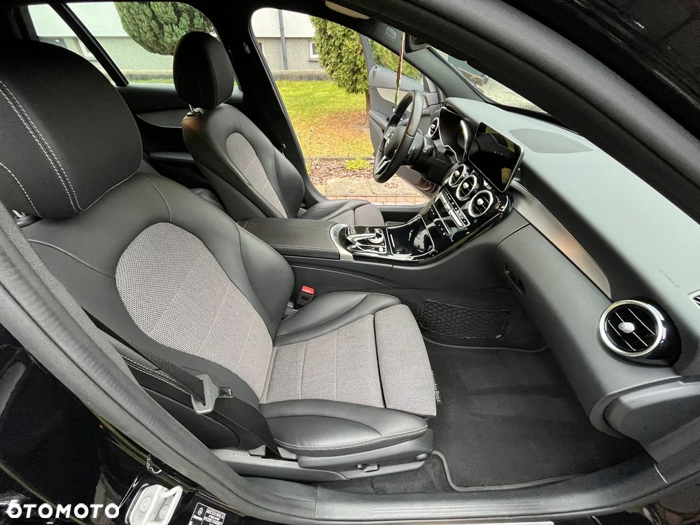 Mercedes-Benz Klasa C 300 de 9G-TRONIC Avantgarde - 37