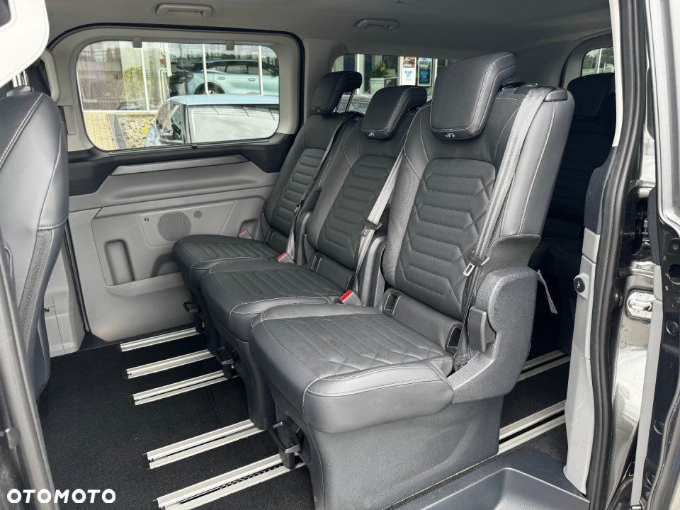 Ford Tourneo Custom - 17