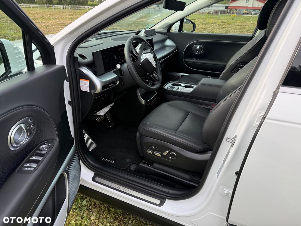 Hyundai IONIQ 9 110kWh Calligraphy AWD - 9