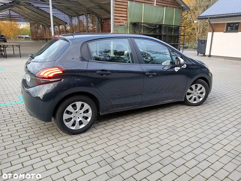 Peugeot 208 - 5