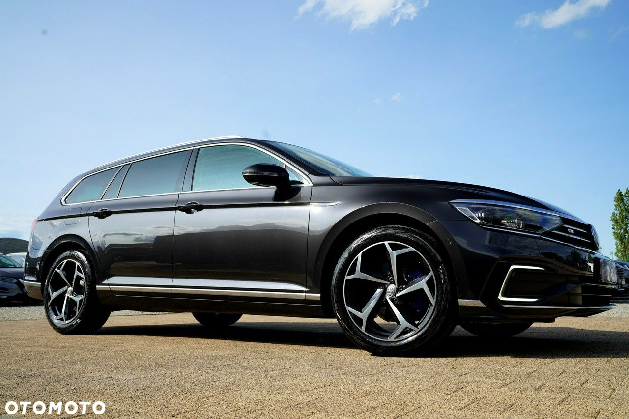 Volkswagen Passat - 4