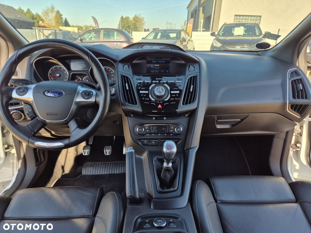 Ford Focus 2.0 EcoBoost ST mit Leder-Sport-Paket - 9