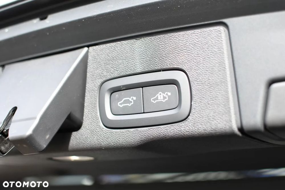 Volvo XC 60 B5 B AWD Plus Black Edition - 13