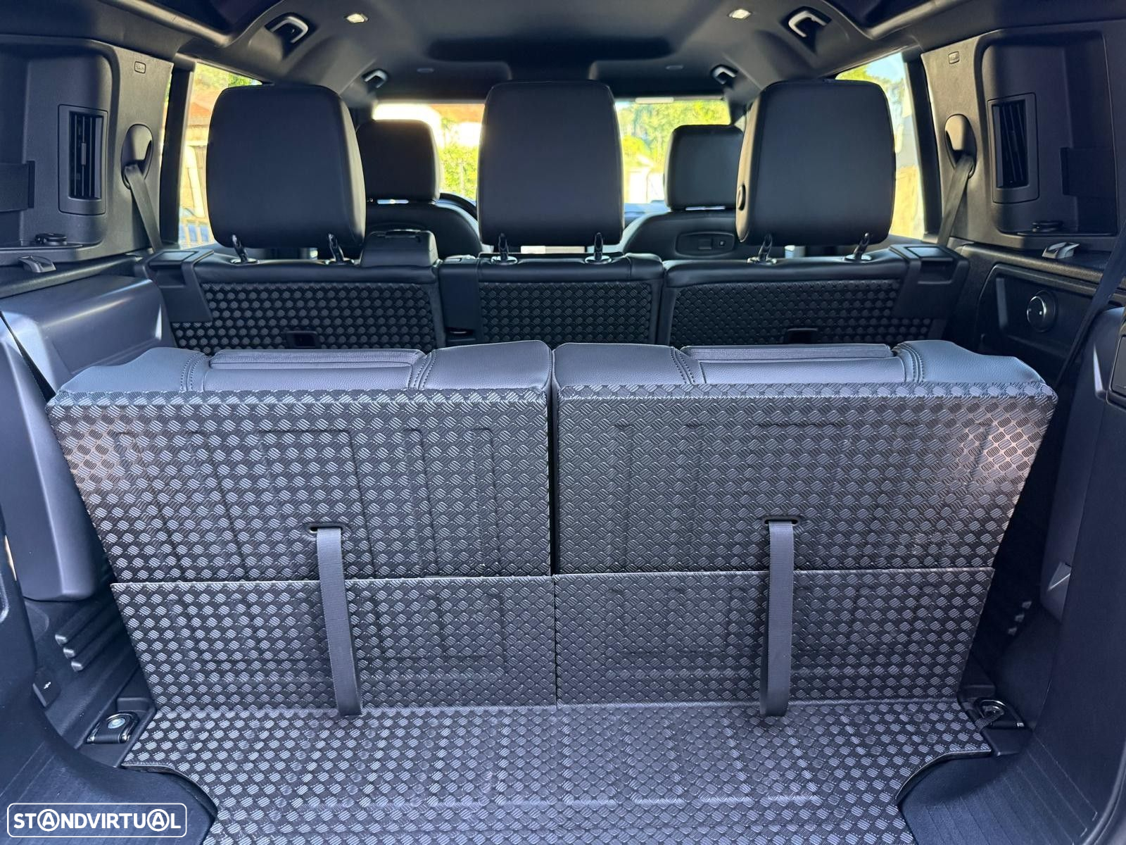 Land Rover Defender 110 D250 X-Dynamic HSE - 26